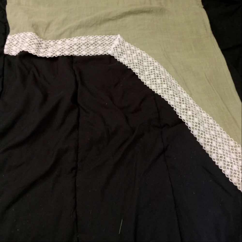 2 Sage and white lace curtains - Picture 2 of 5